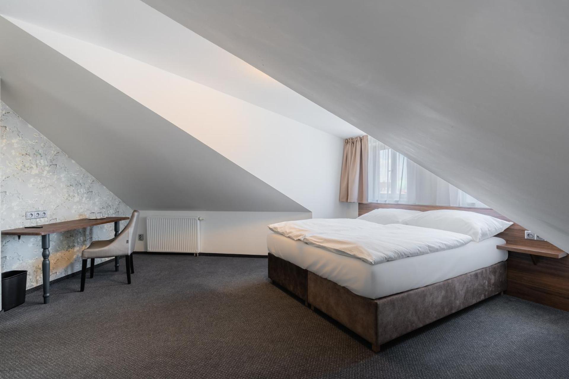 Victoria Hotel 4*